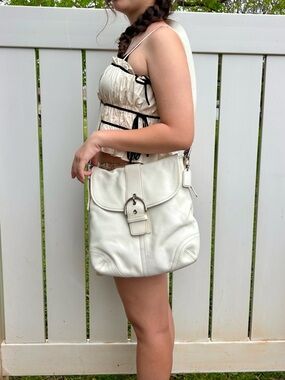Authentic  Coach  Ivory Y2K 9481 Soho Crossbody Leather Bag